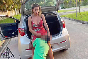 Fui Chamada Pelo Aplicativo Para Fazer Mais Uma Corrida E O Puto Safado Quis Pagar A Corrida Com Sexo Fodi O Viadinho Dentro Do Carro Na Rua E Levei Pra Casa Abandonada 3 Min